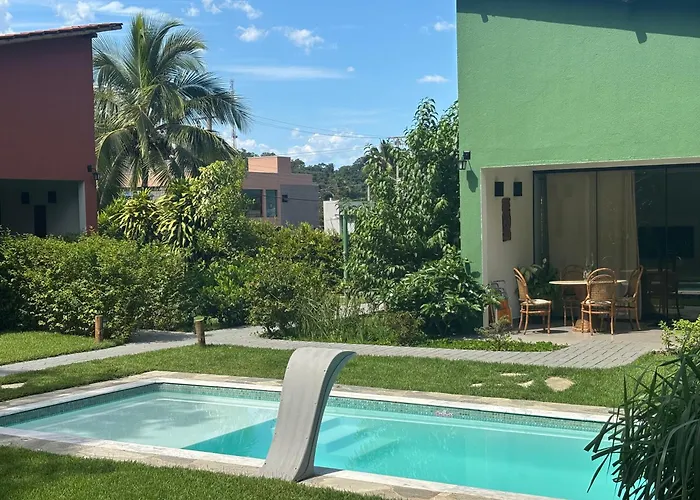 Casas aconchegantes com piscina na encantadora Praia das Cigarras